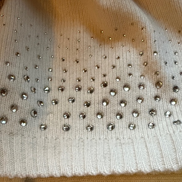 Elegant Kids' Cream Beanie and Scarf Set with Rhinestones - Picture 4 of 4